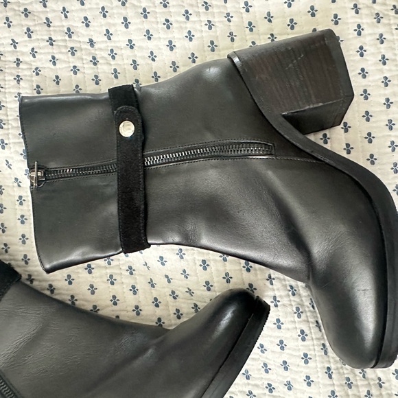 coach And four boots - Picture 2 of 8